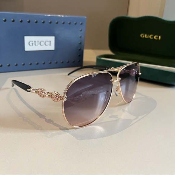 Gucci Women's Black and Gold Sunglasses - Picture 2 of 9